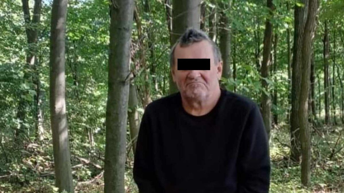 Muž s revolverem si pochvaloval procházky Klánovickým lesem. Fotka ze sítí zajímá policii